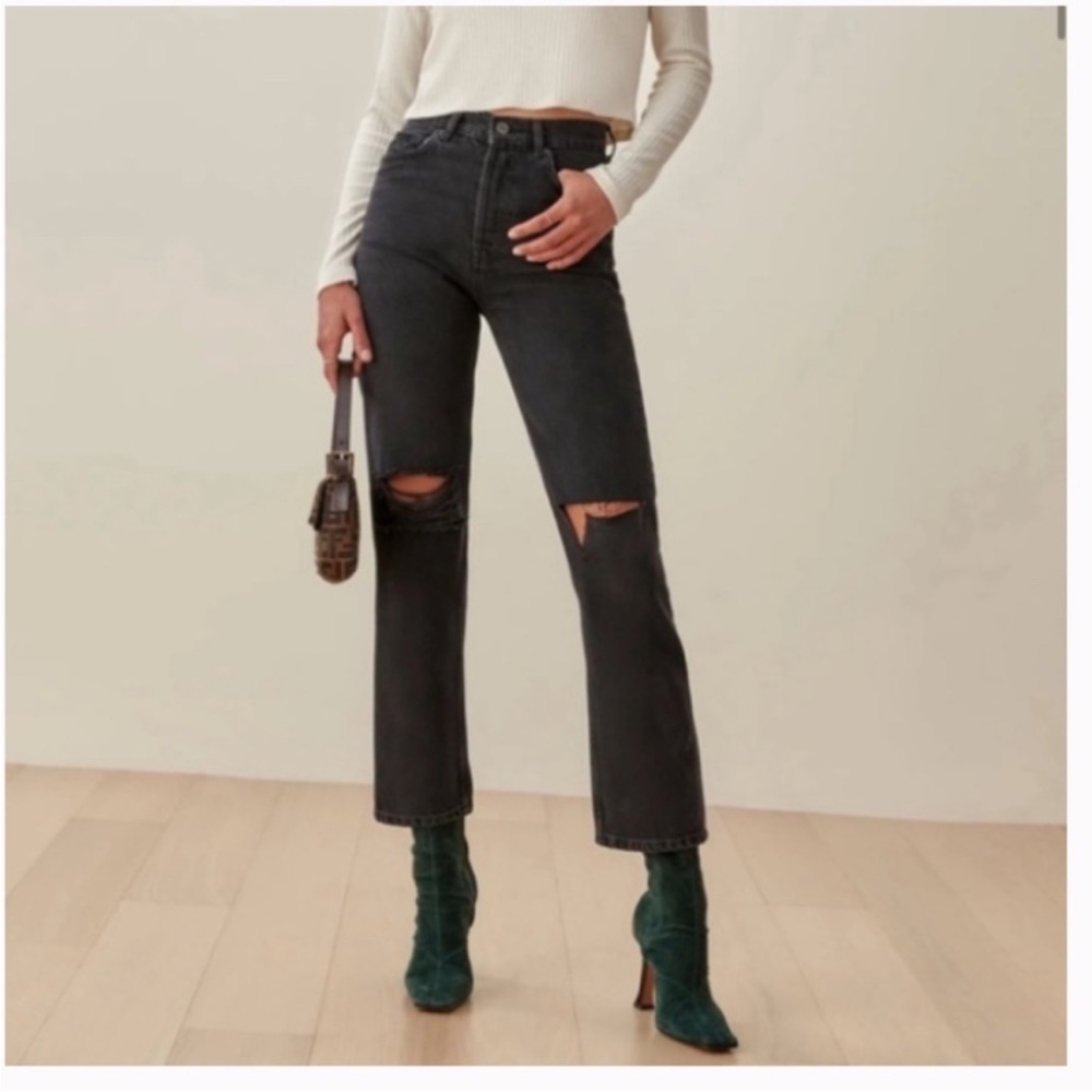 Cynthia High Rise Straight Jeans
Color: Lagoon Destroyed